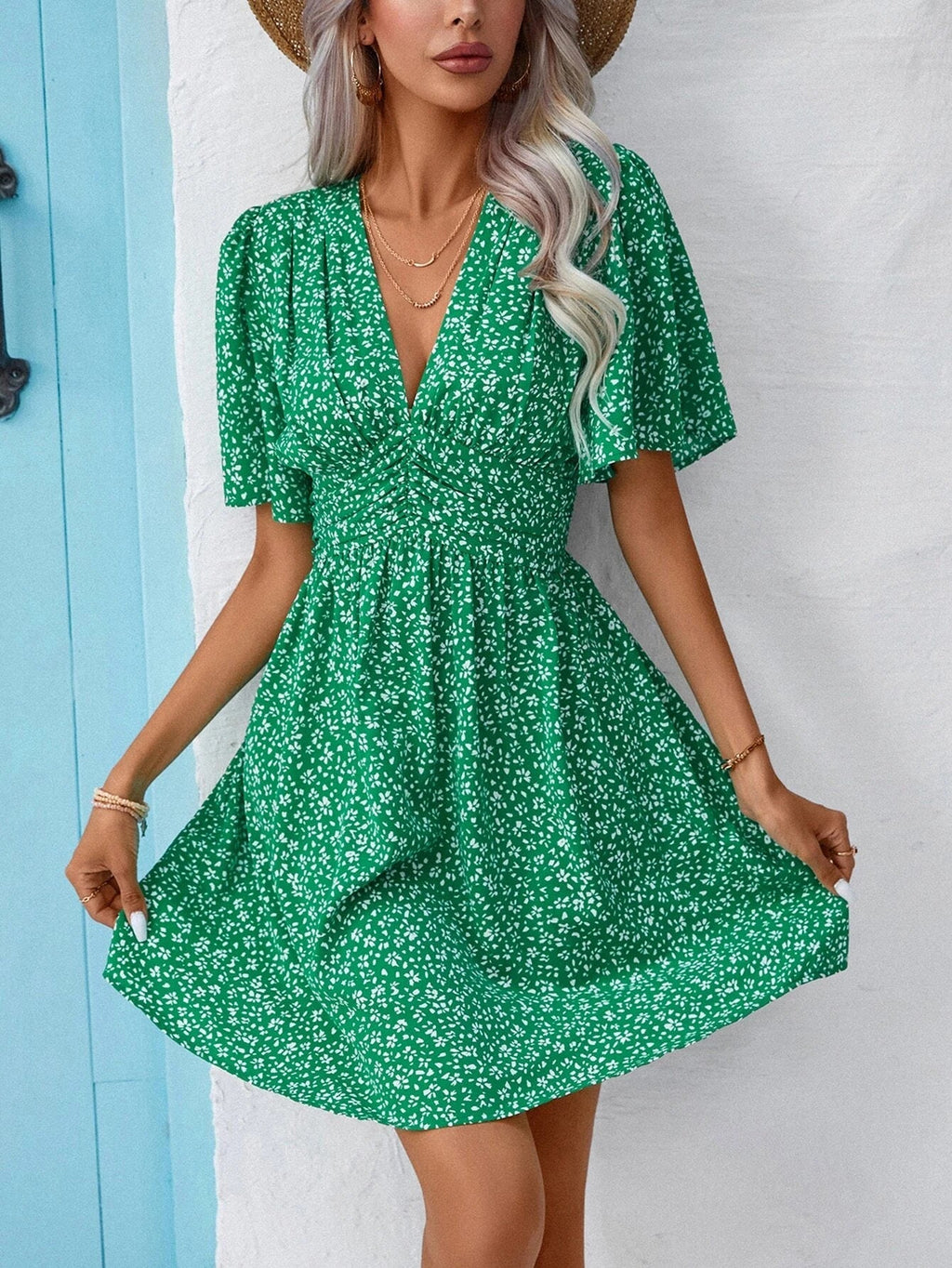 Women's floral pattern dress with V-neck and short sleeves, size