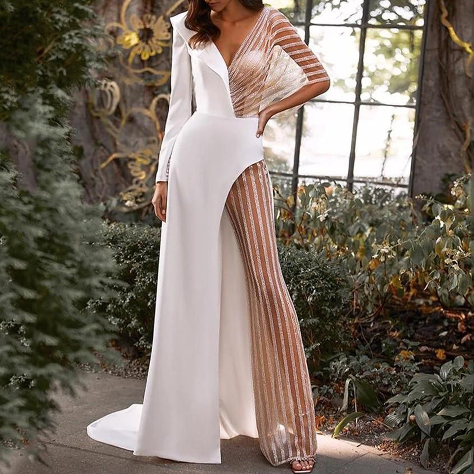 Valenzora | Spitzen-Playsuit mit V-Ausschnitt und unregelmäßigem Saum in Unifarben