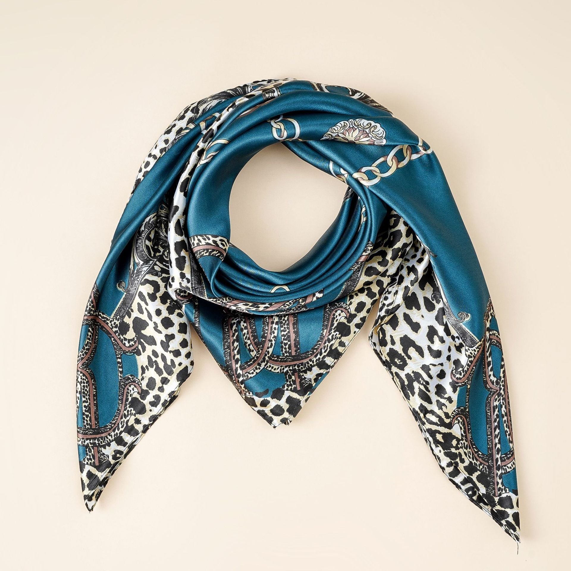 Damen Seidenschal mit elegantem Animal-Print und luxuriösem Design, Größe S
