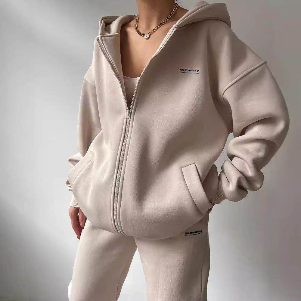 Women's casual oversized hoodie with full-length zipper and practical kangaroo pockets, size S