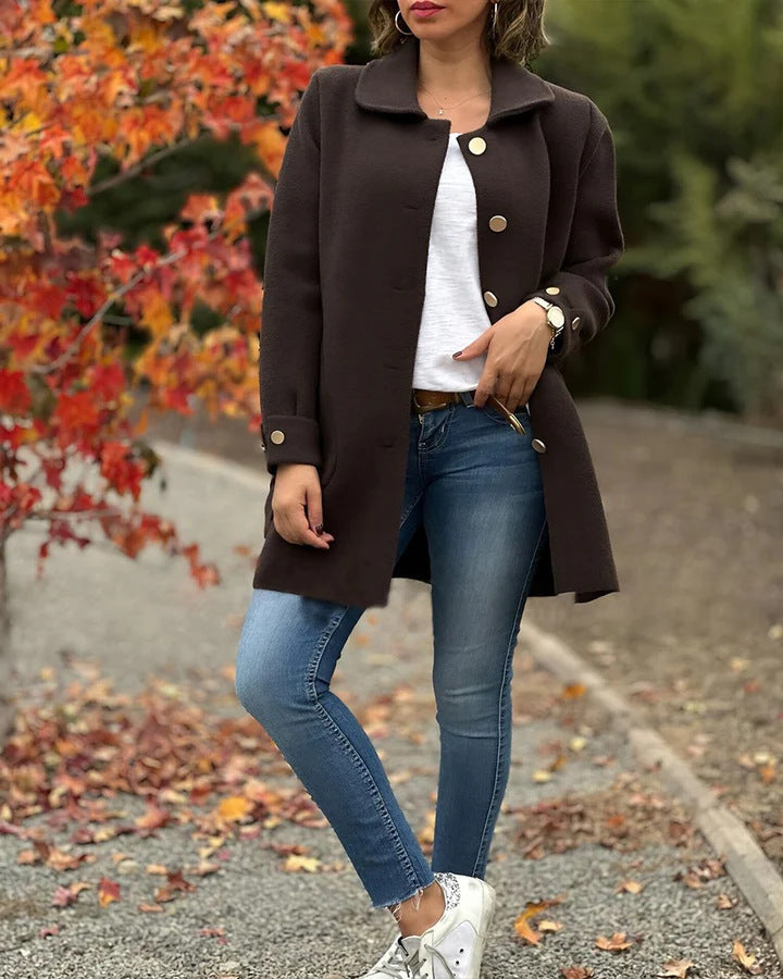 Women's fashionable coat with an oversized cut and practical pockets