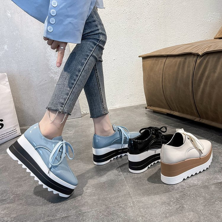 Damen modische Plateau-Sneaker mit schickem Glanz und komfortabler Sohlenkonstruktion, Größe Valenzora