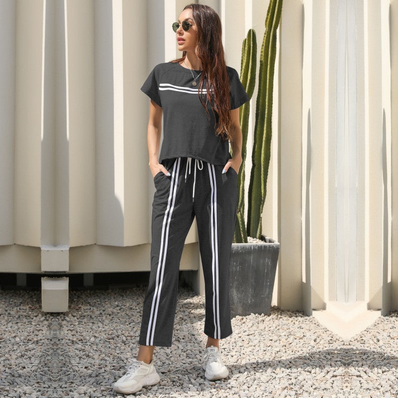 Women's leisure suit with comfortable pockets and elastic waistband, size