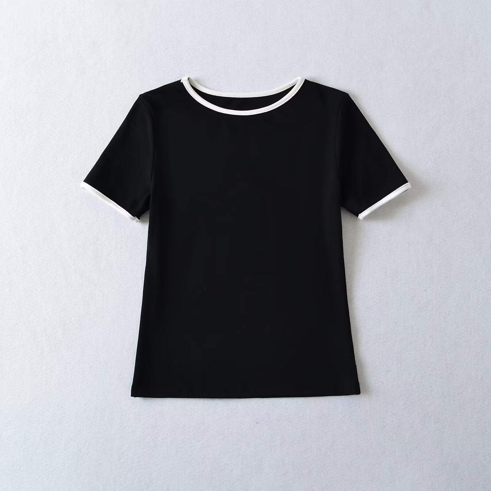 Damen Klassik T-Shirt mit kontrastierenden Ärmelbündchen und hochwertiger Baumwolle, Größe [Größe fehlt]