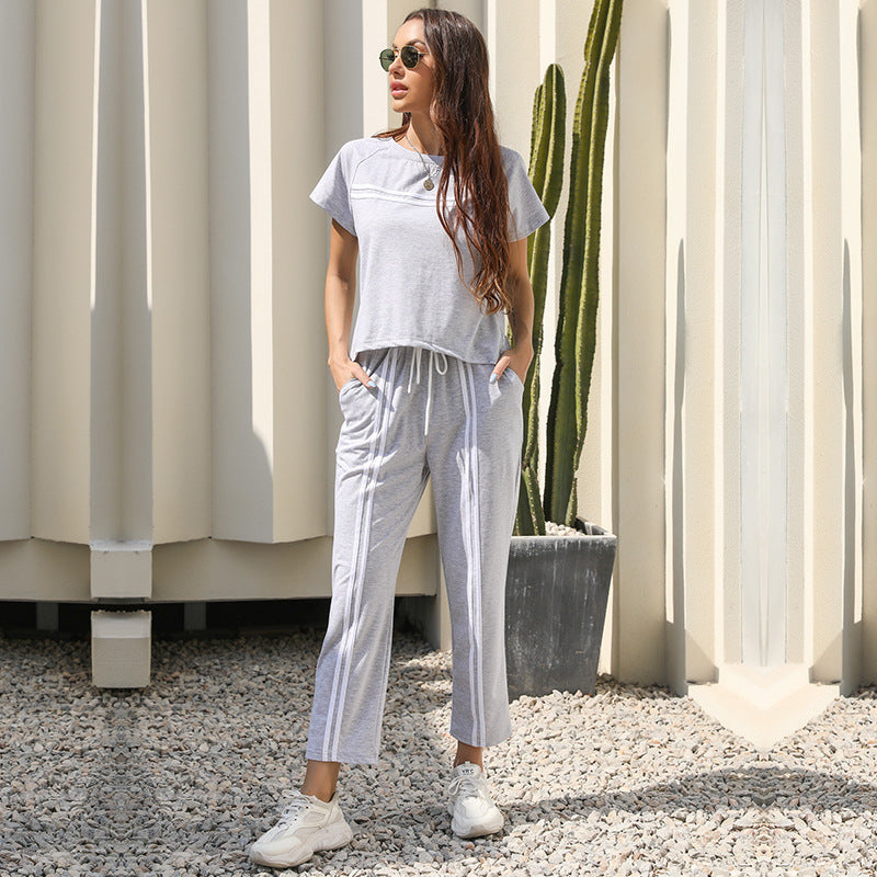Women's leisure suit with comfortable pockets and elastic waistband, size