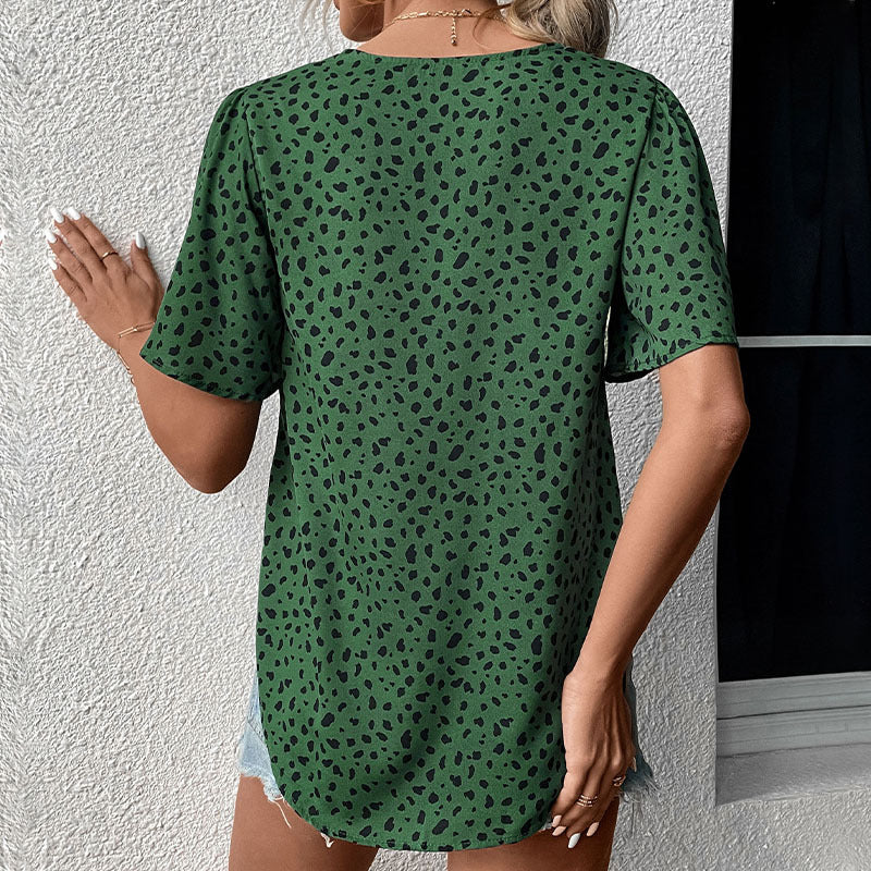 Women's blouse with a relaxed fit and voluminous sleeves, size [size missing]