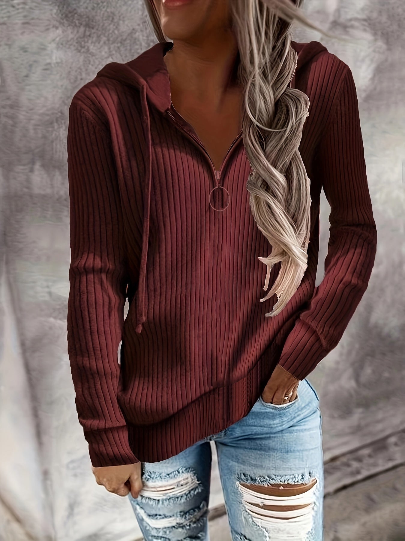 Women's hooded sweatshirt in an elegant ribbed design with a practical zipper, size [size missing]