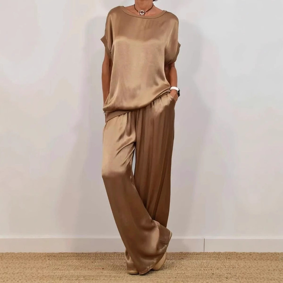 Women's elegant lounge set with flowing cut and elasticated waistband, size