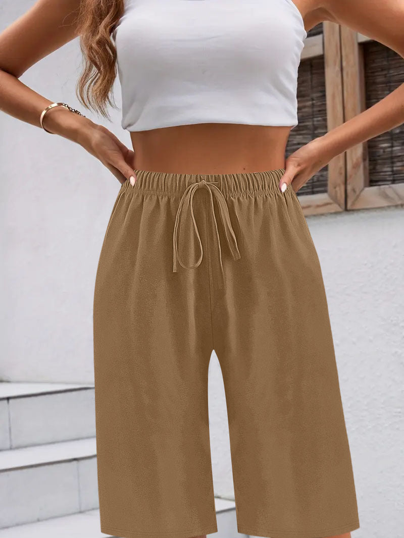 Women's sporty Bermuda shorts with elastic waistband and adjustable drawstring, size S