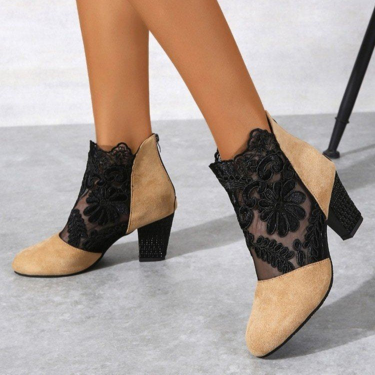Damen Stiefeletten mit romantischem Spitzenobermaterial und bequemem Blockabsatz, Größe S