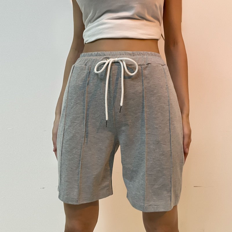 Women's cotton shorts with elastic waistband and practical pockets, size