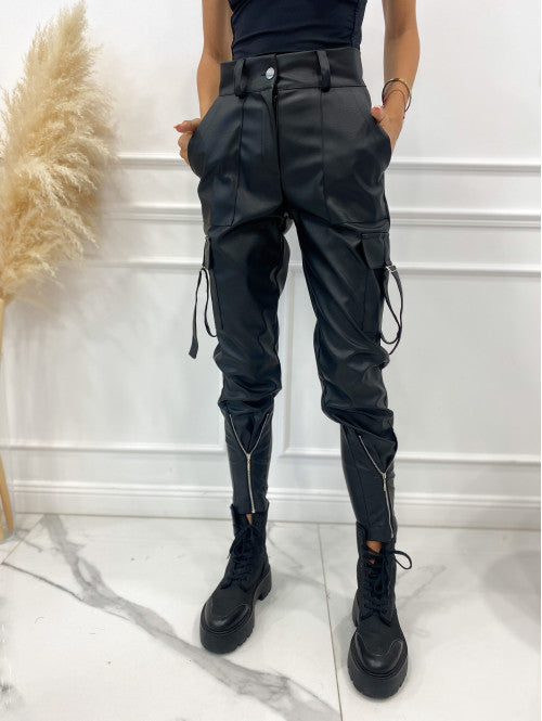 Wasserdichte Cargohose für Damen aus Kunstleder mit Reißverschlüssen und verstellbaren Bündchen, Größe