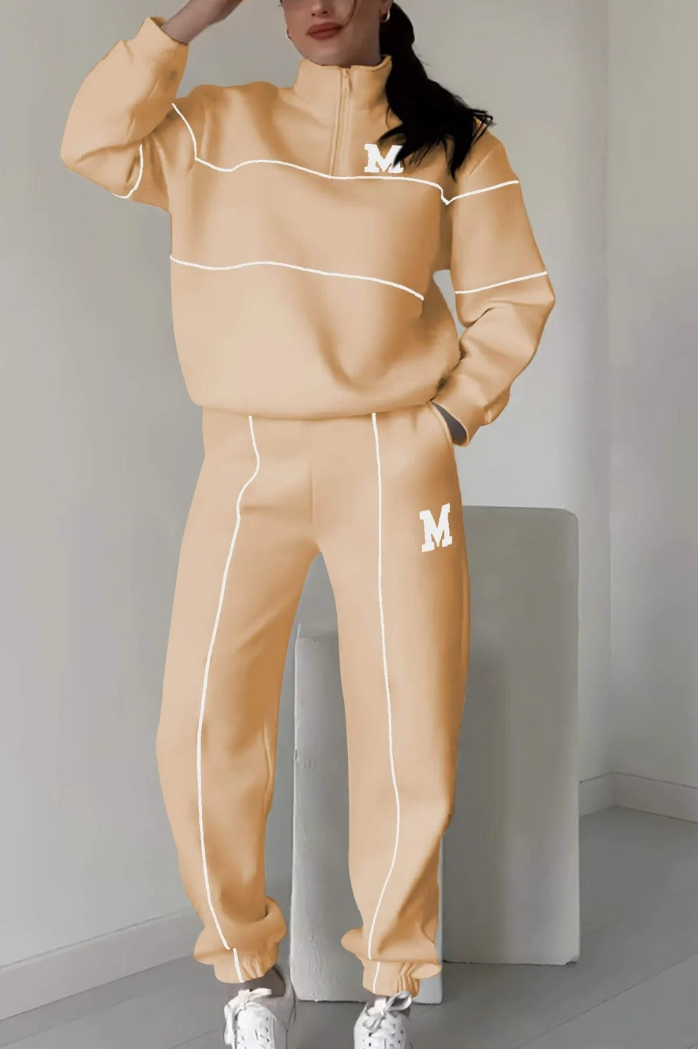 Women's sporty fleece suit set with stand-up collar and practical pockets, size S