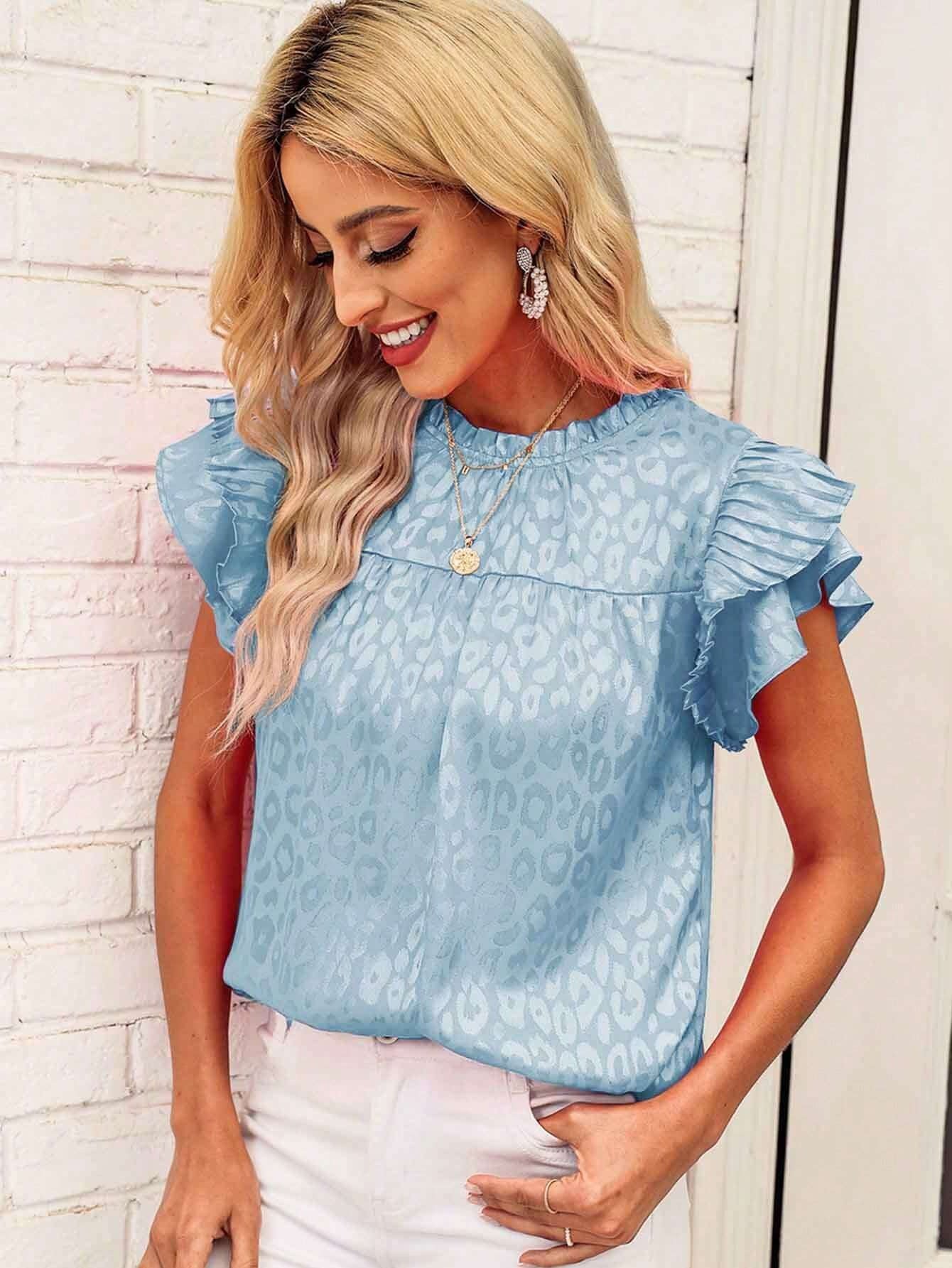 Women's blouse with fashionable ruffle details and elegant leopard print, size [size missing]