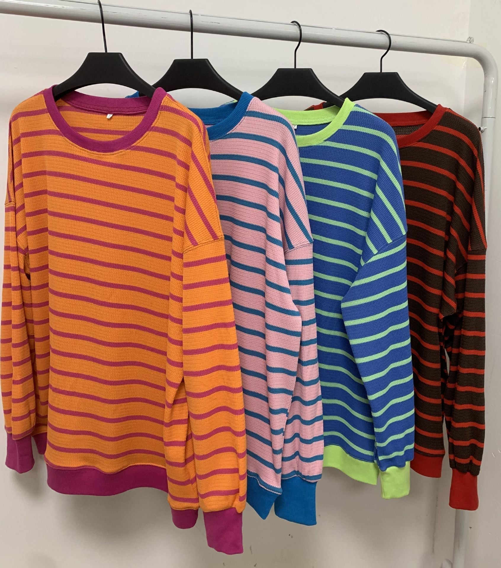 Women's casual and comfortable sweater with a structured rib pattern and a relaxed fit, size S