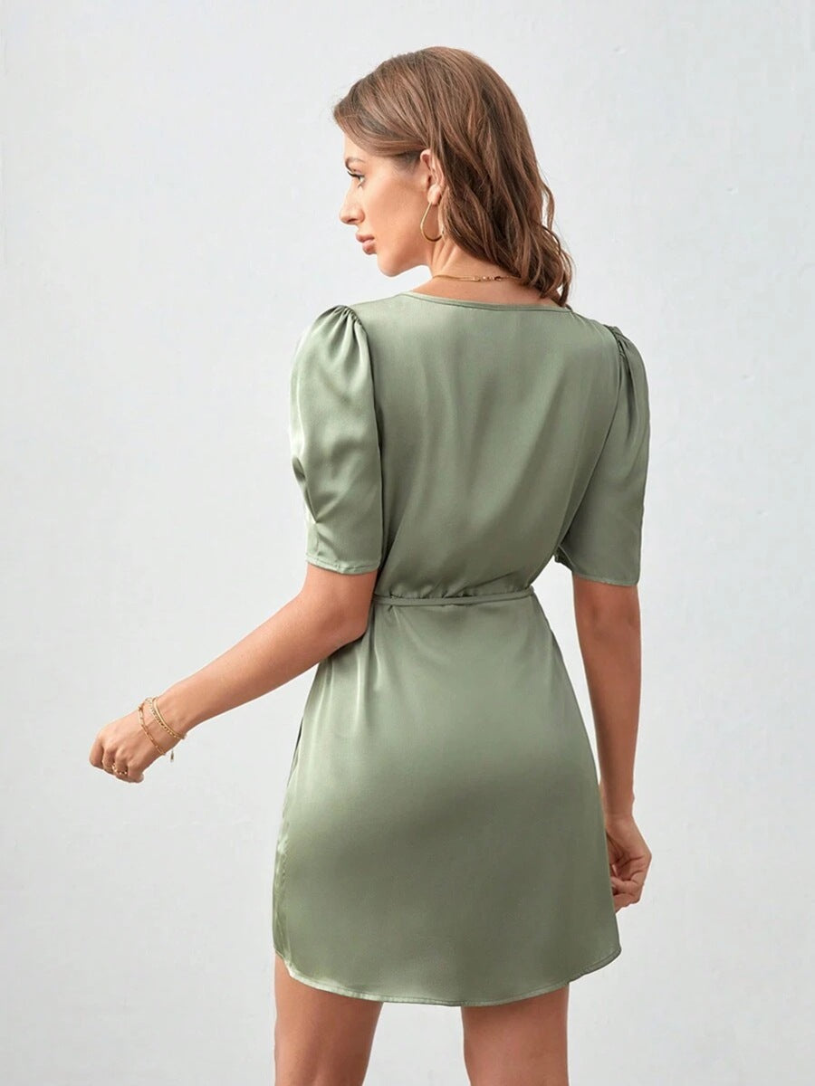 Valenzora | Satin-Minikleid Wickeloptik Puffärmel V-Ausschnitt Elegant figurbetont