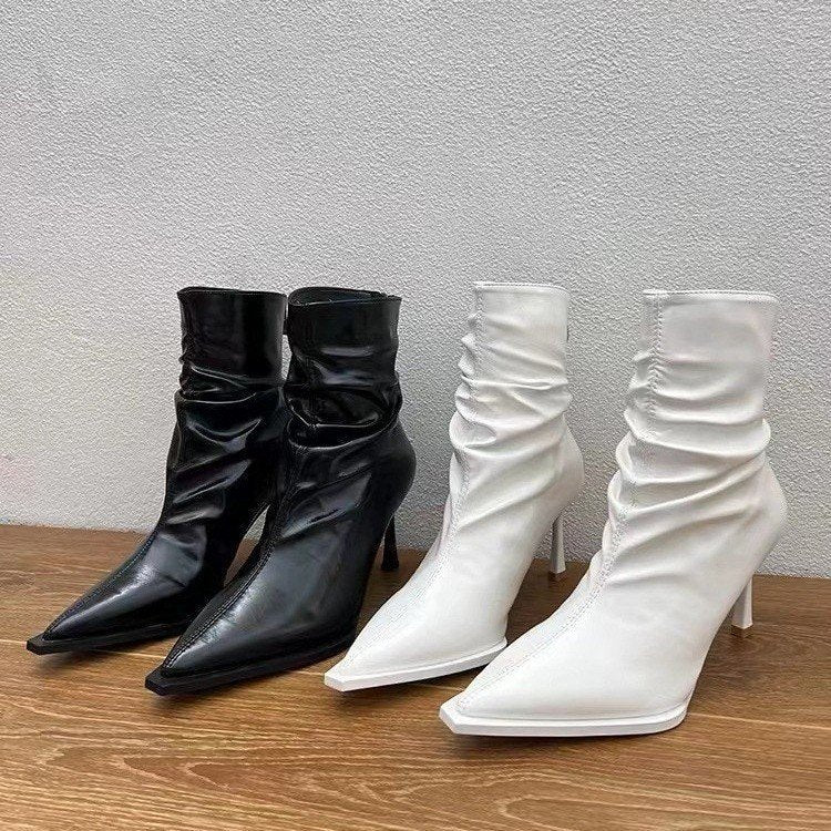 Women's elegant ankle boots with a pointed toe and casual slip-on design, size S