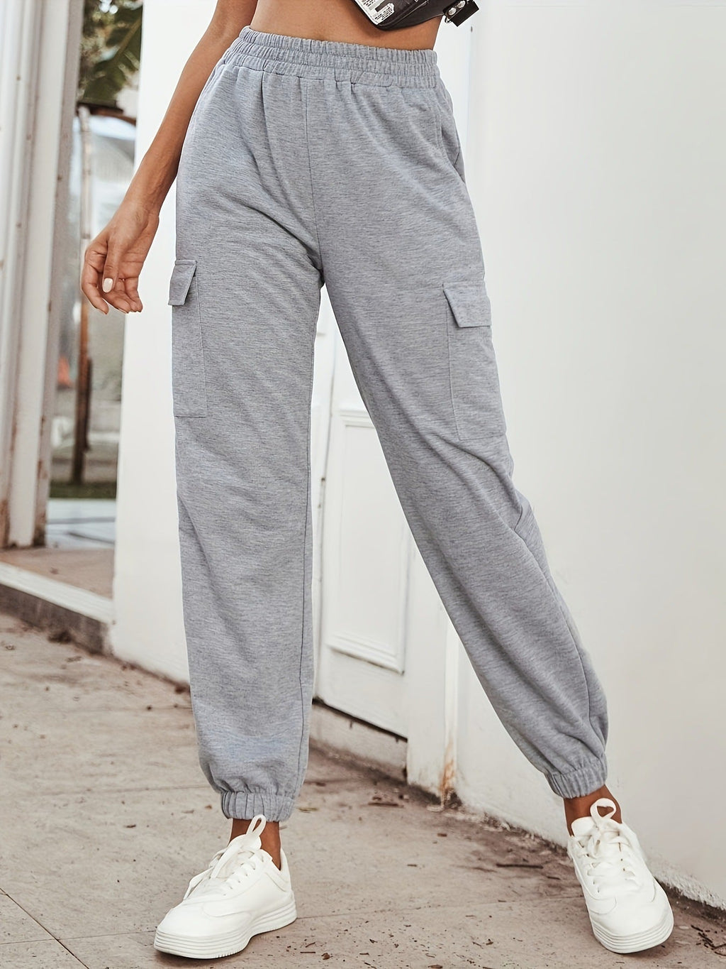 Women's cargo trousers with elasticated waistband and practical side pockets, size S