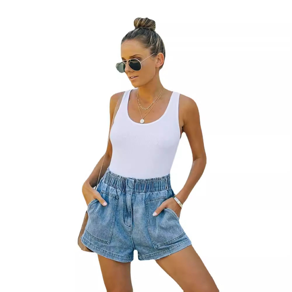 Women's denim shorts with elasticated waistband and relaxed fit, size