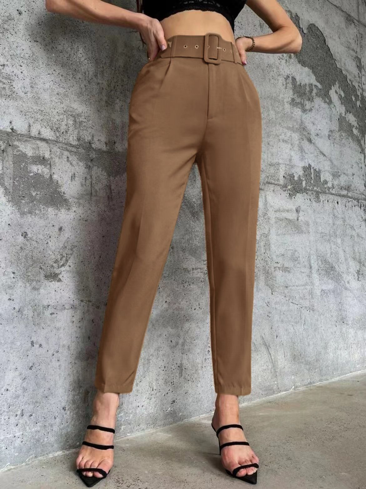 Women's wide-leg high-waisted trousers with a stylish belt, size