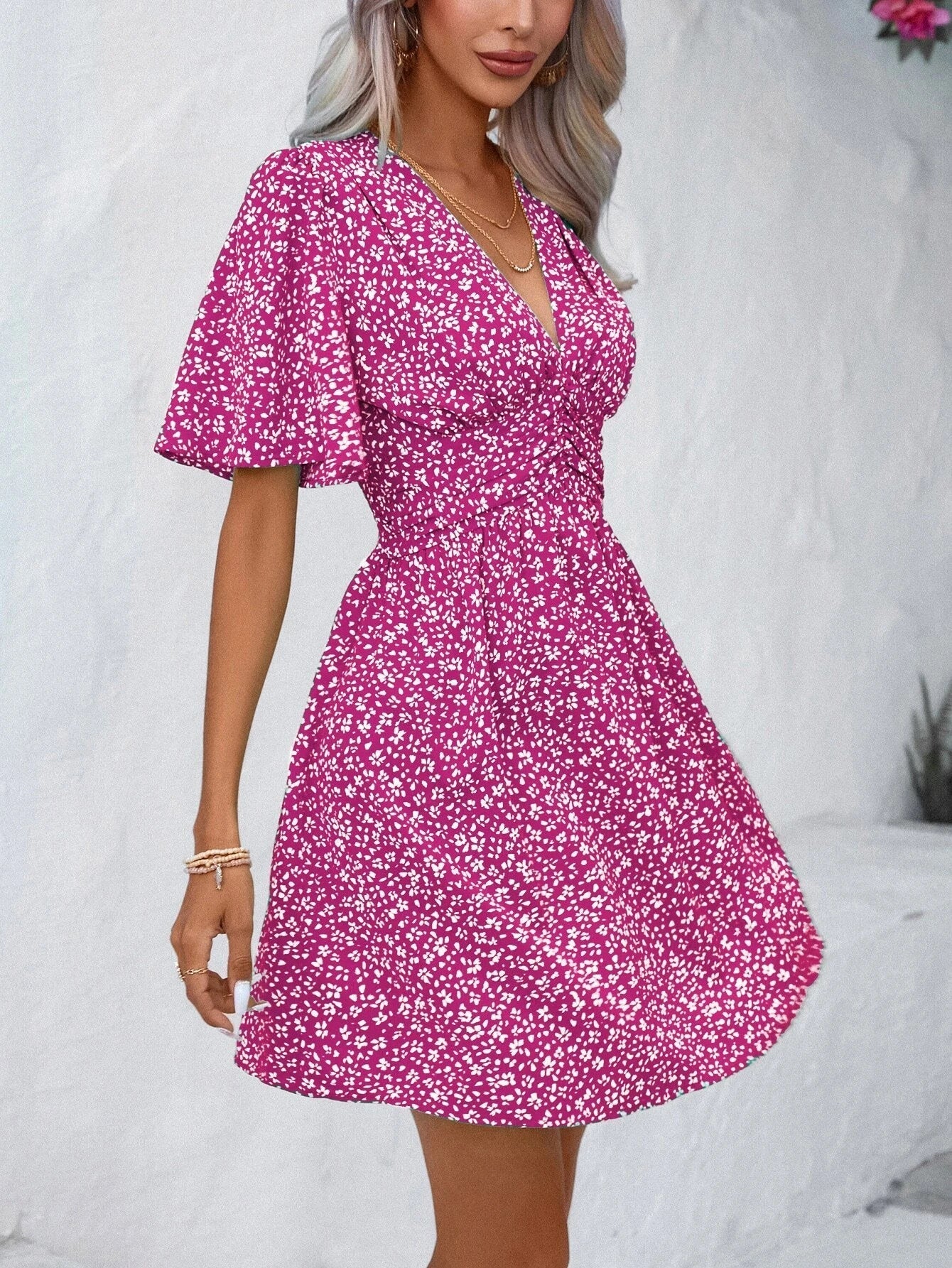 Women's floral pattern dress with V-neck and short sleeves, size