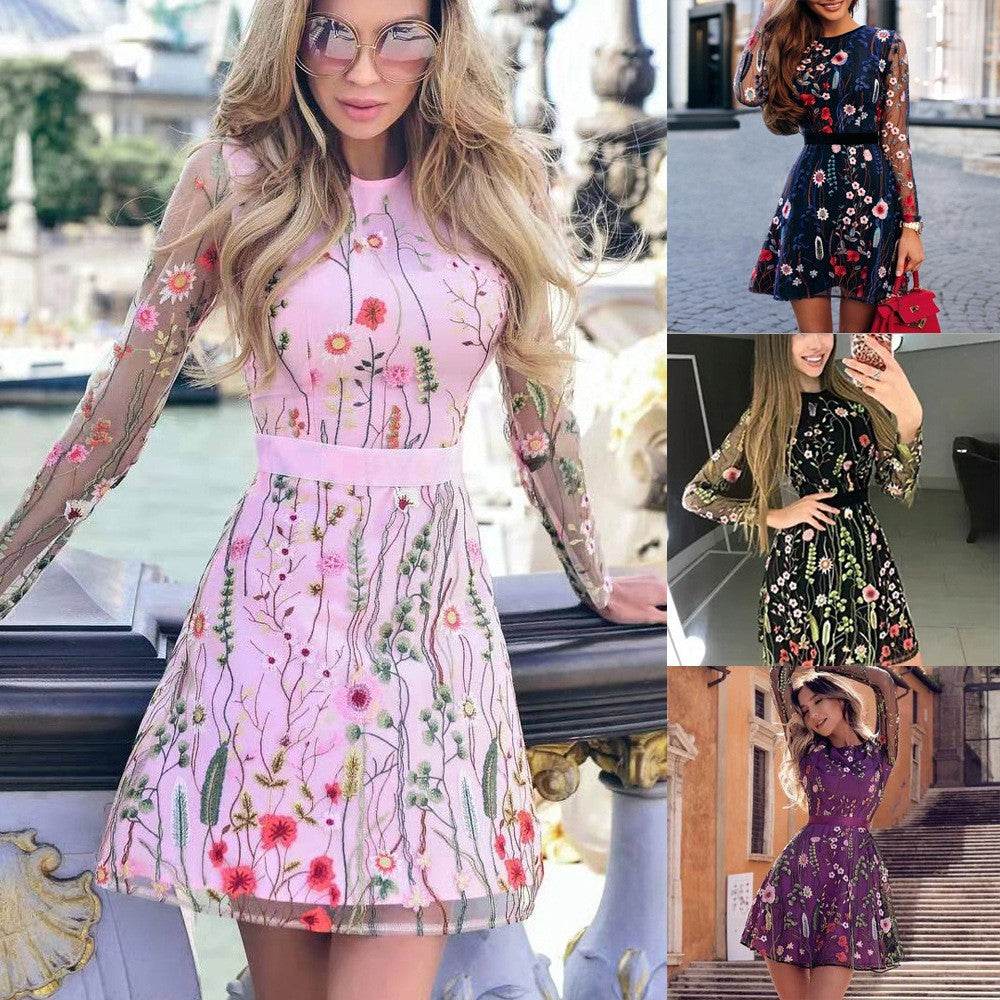 Elegantes Damenkleid mit Blumenstickerei und transparenten Ärmeln, Größe [Größe fehlt]
