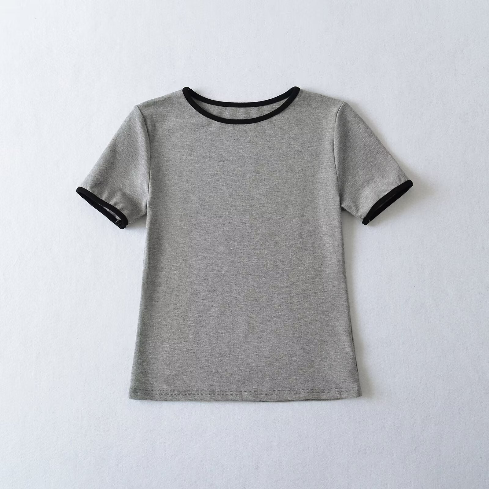 Damen Klassik T-Shirt mit kontrastierenden Ärmelbündchen und hochwertiger Baumwolle, Größe [Größe fehlt]