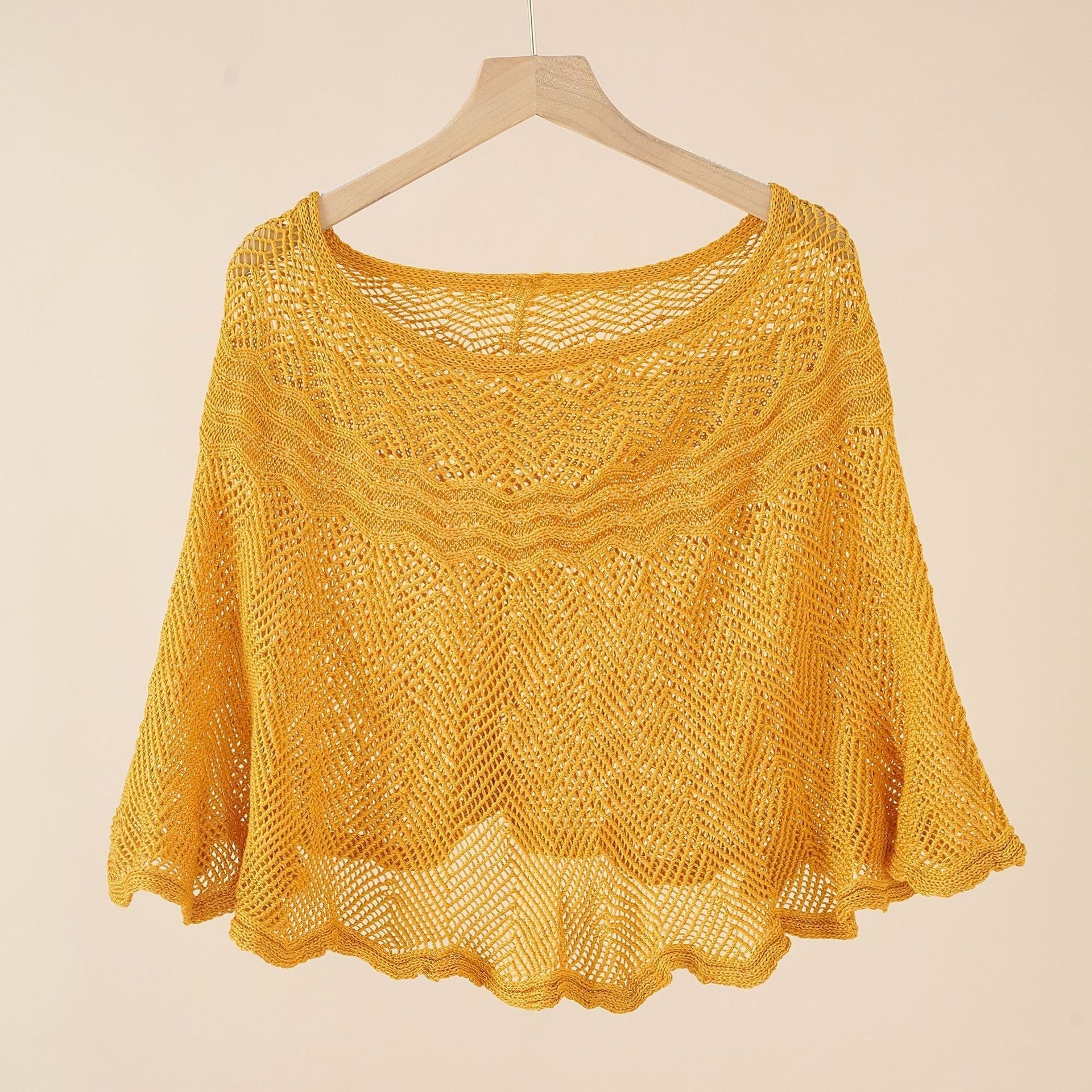 Women's airy knitted poncho in a modern design, size