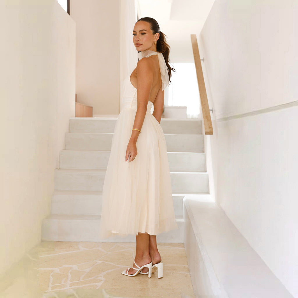 Elegantes Brautkleid für Damen mit fließendem Tüllrock und Neckholder-Design, Größe S