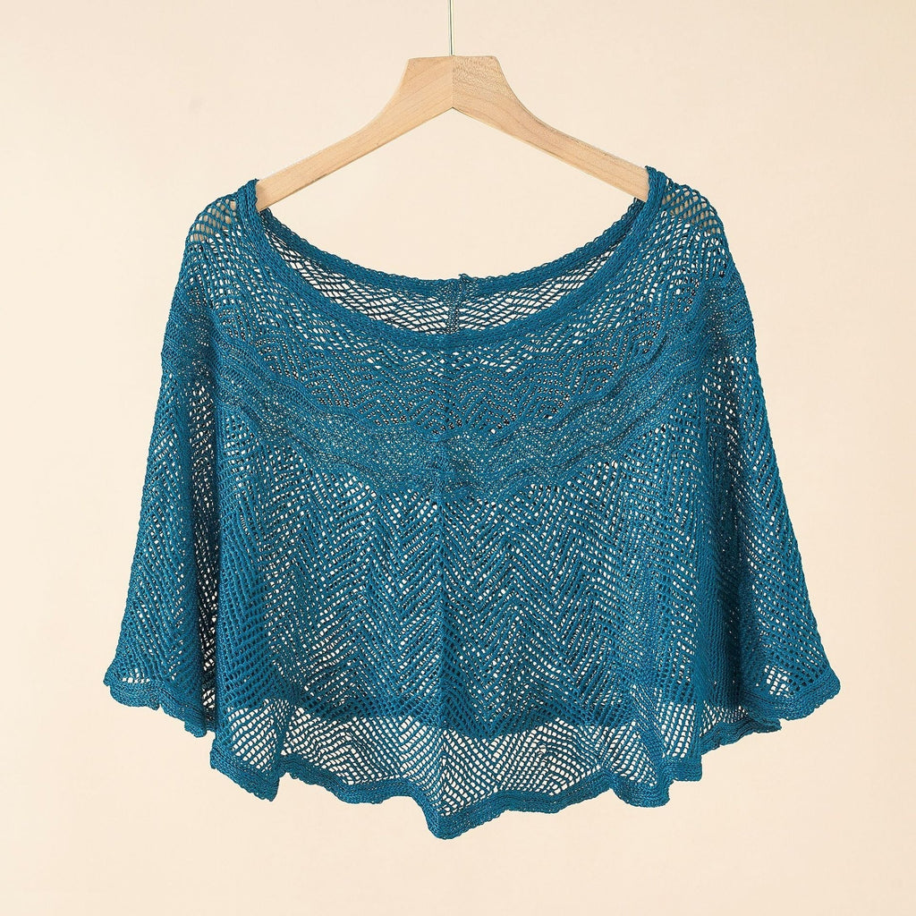 Women's airy knitted poncho in a modern design, size