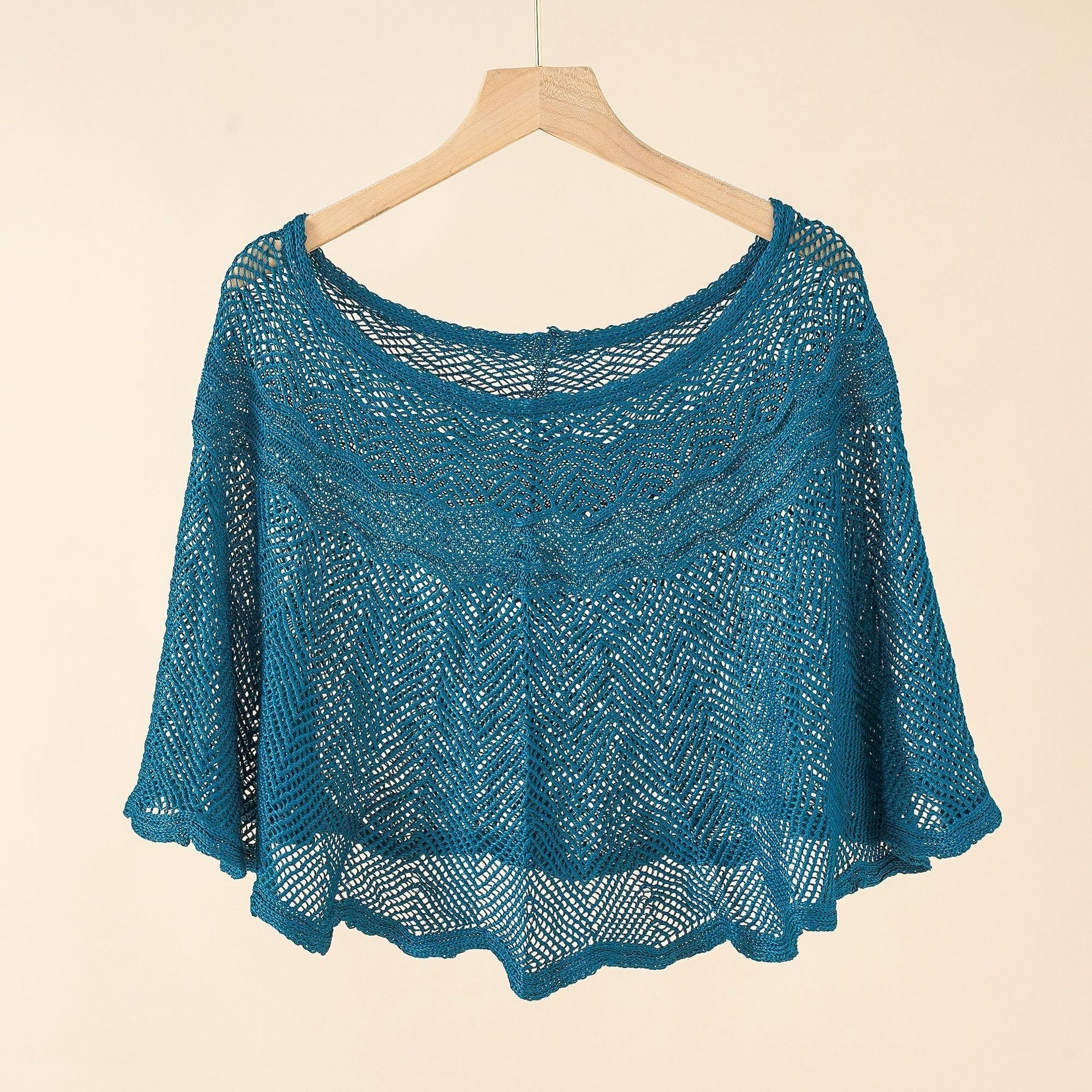 Women's airy knitted poncho in a modern design, size