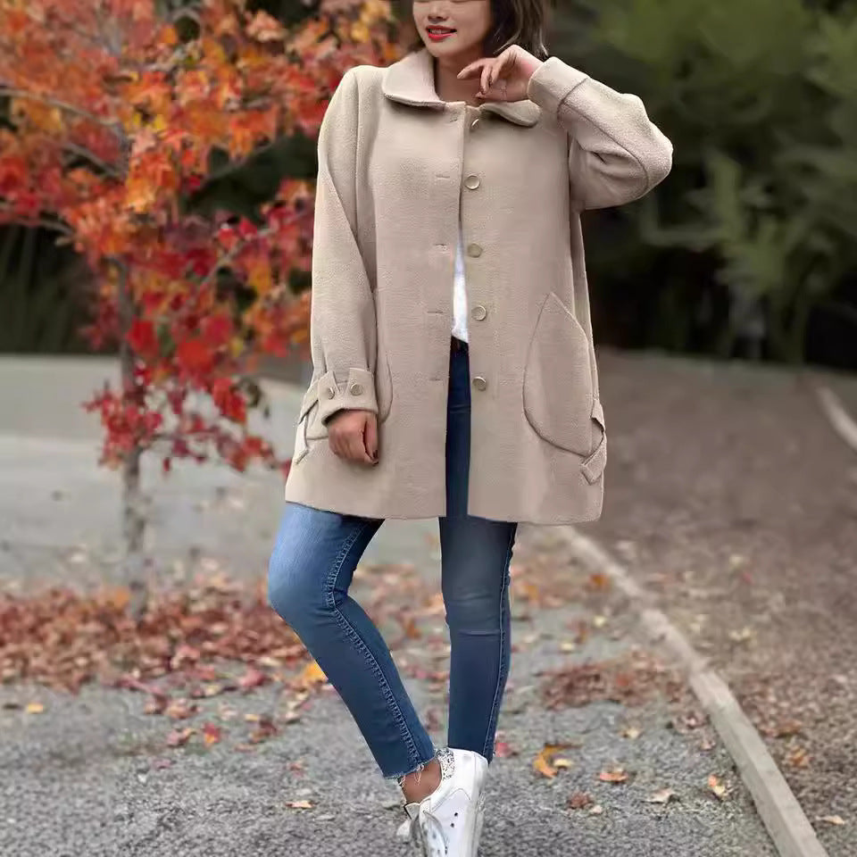 Women's fashionable coat with an oversized cut and practical pockets