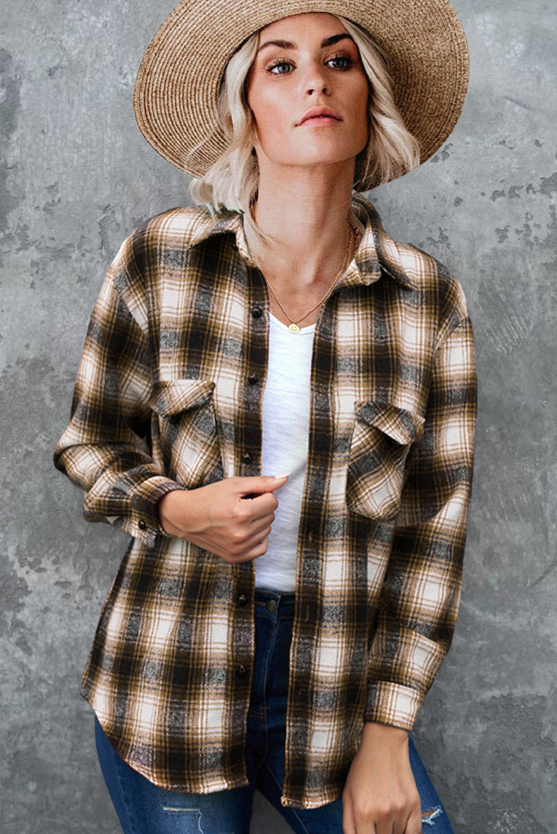 Women's checked shirt jacket made of soft flannel with practical pockets, size S