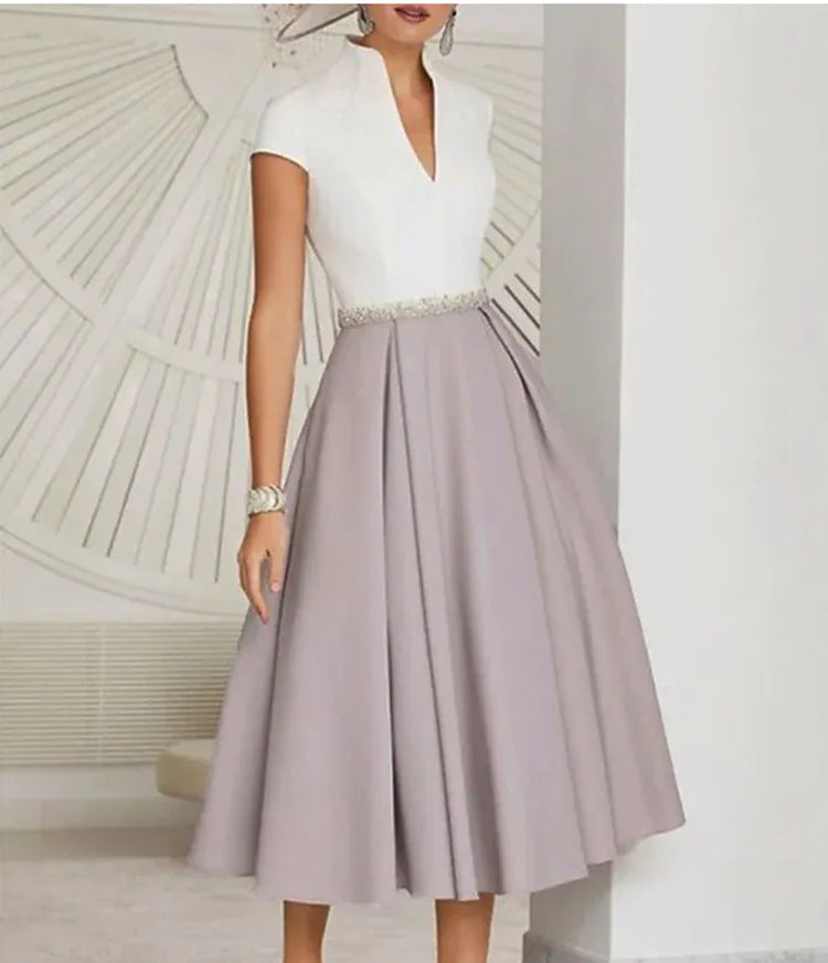 Valenzora | Weißes Sommerkleid mit ausgestelltem Rock, Color-Block-Design und V-Ausschnitt