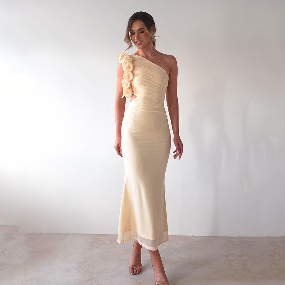 Figurbetontes Damen-Midikleid mit asymmetrischem Ausschnitt und Rüschen, Größe [size]