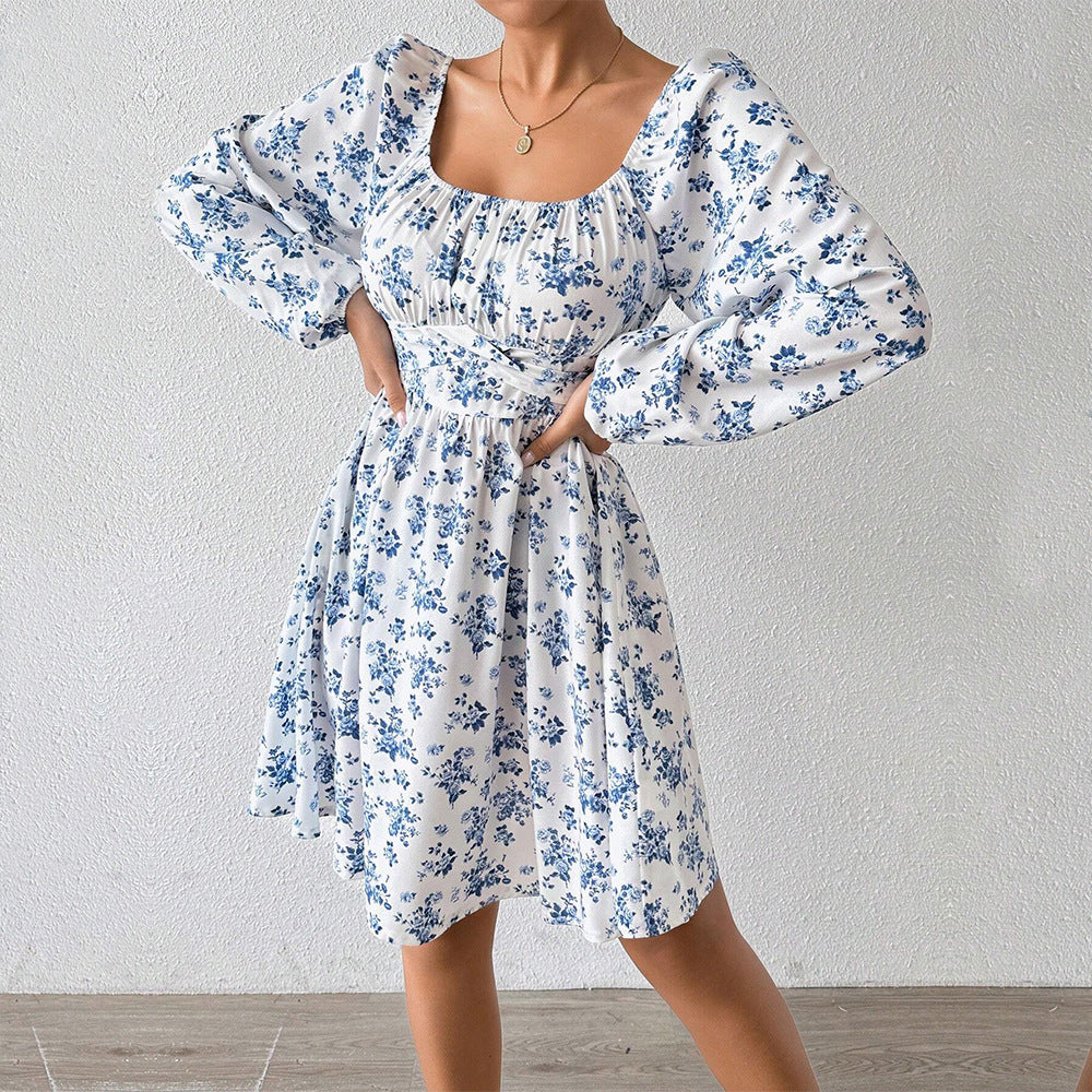 Luftiges Blumenkleid für Damen mit eleganter Raffung und langen Ärmeln, Größe