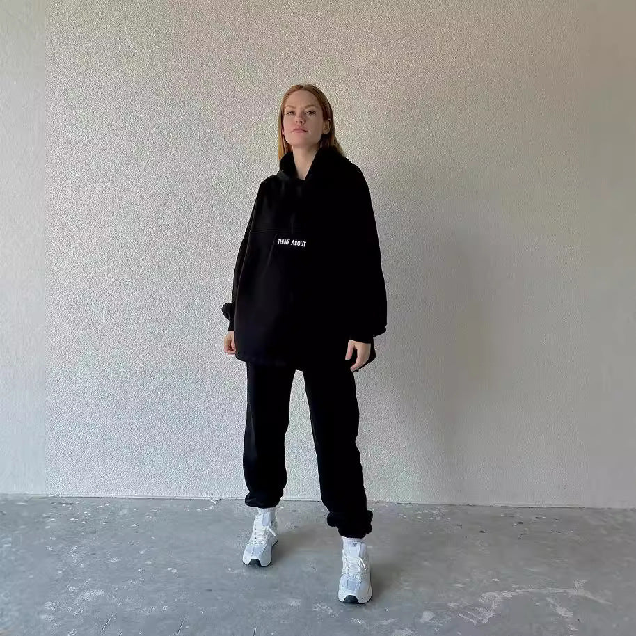 Women's comfortable hoodie with a relaxed fit and practical kangaroo pockets, size S