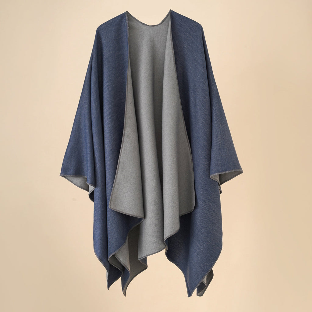 Women's comfortable poncho made of a soft wool blend with an elegant cut, size [size missing]