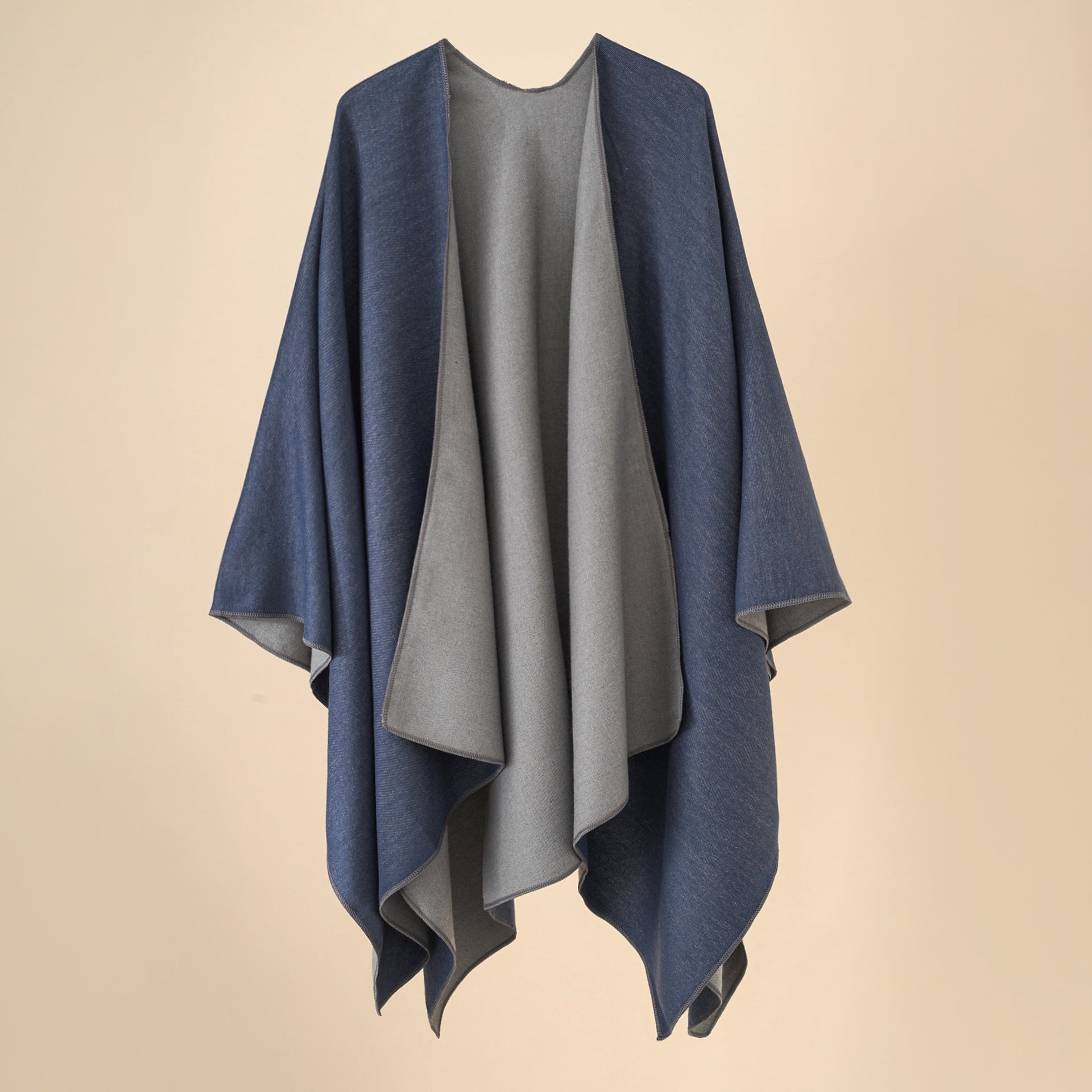 Women's comfortable poncho made of a soft wool blend with an elegant cut, size [size missing]