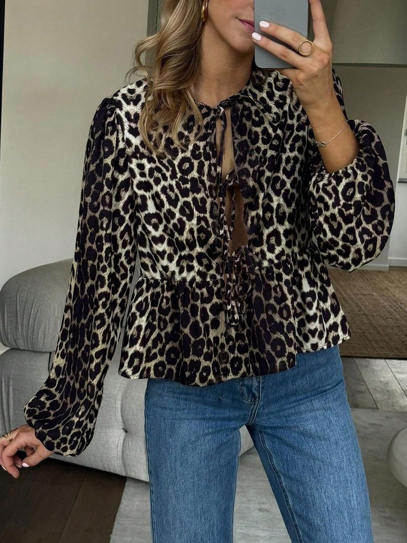 Damenbluse mit Leopardenmuster und Rüschen, Größe