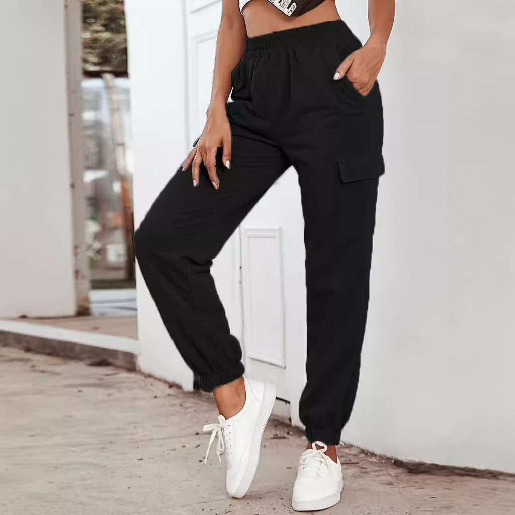 Women's cargo trousers with elasticated waistband and practical side pockets, size S