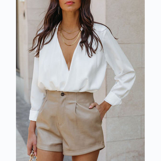 Women's high-waisted shorts in soft faux leather with pleats, size