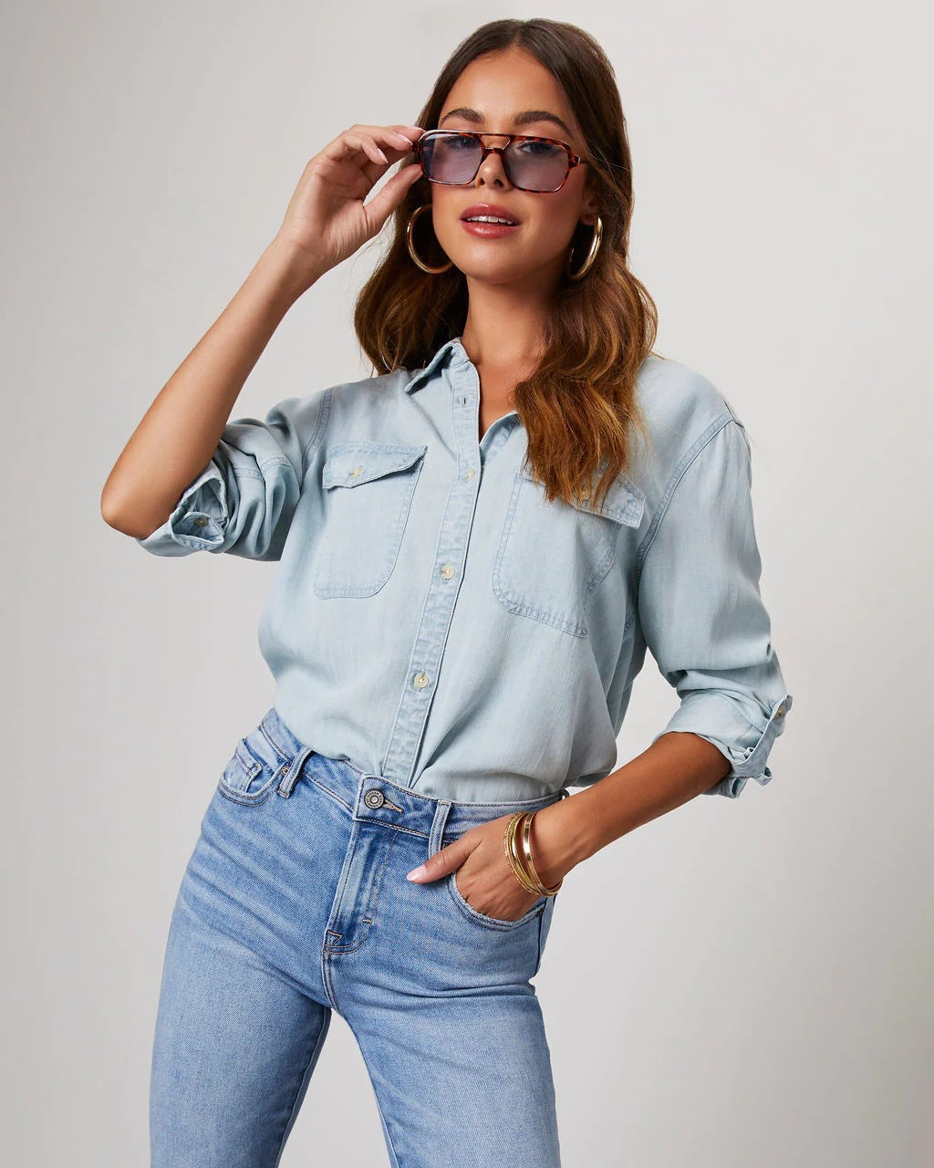 Damen-Jeanshemd mit Krempelärmeln und zwei Brusttaschen, Größe S