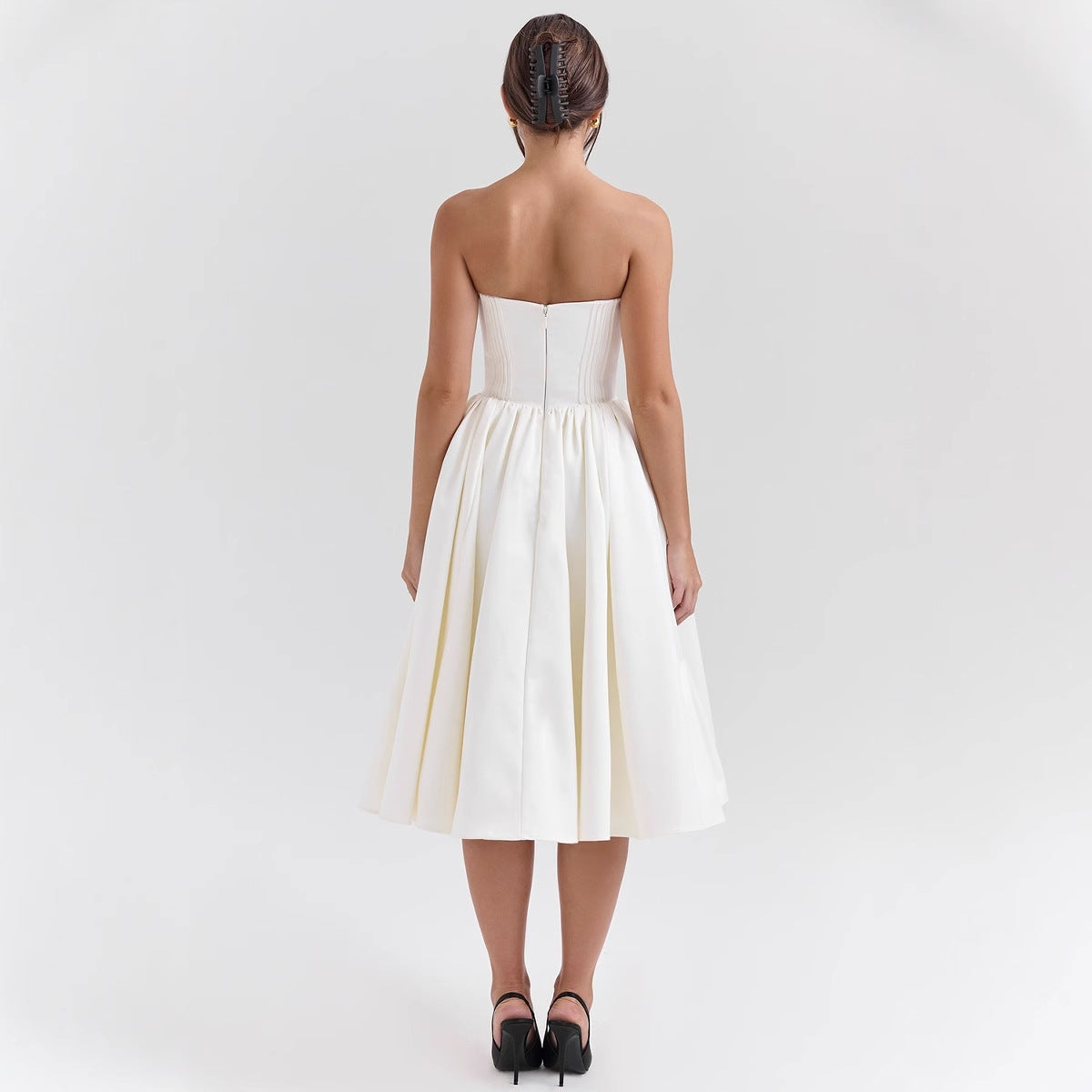 Women's evening dress with strapless design and voluminous skirt, size