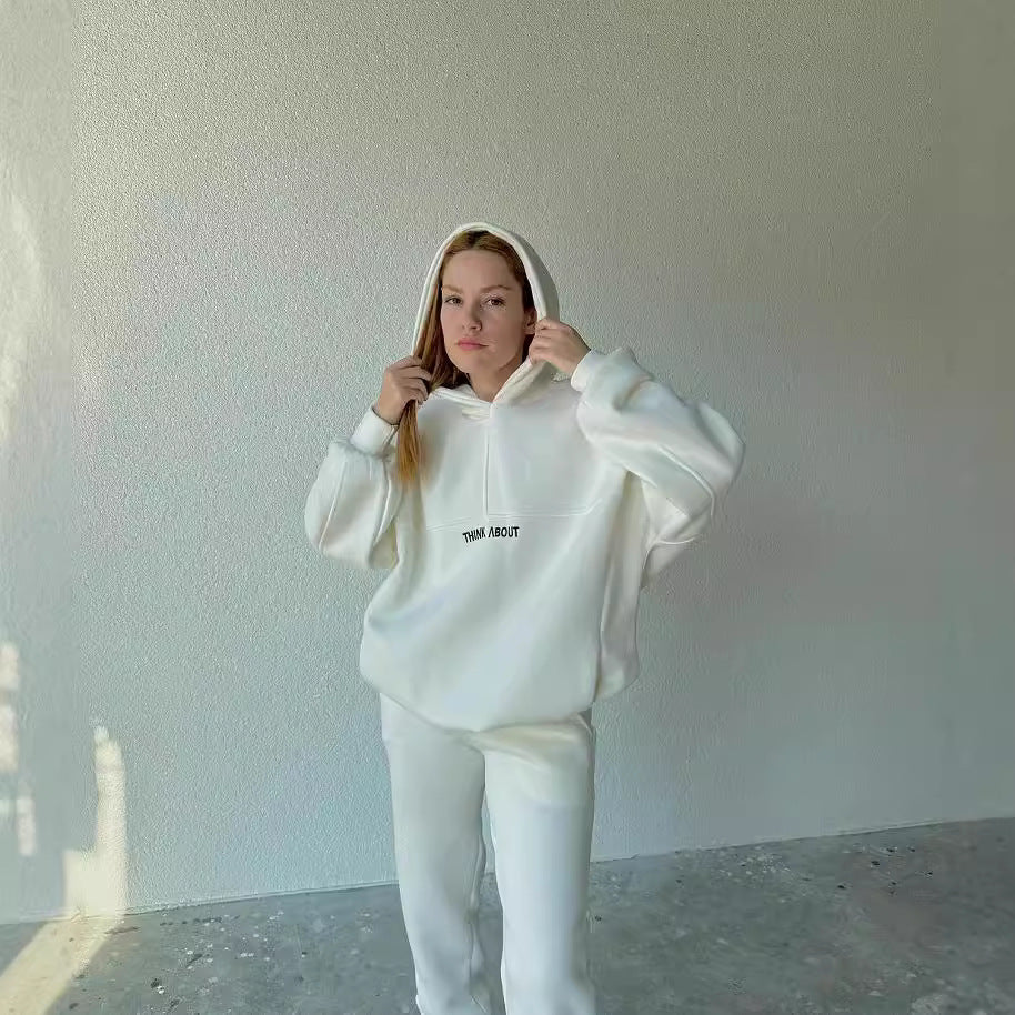 Women's comfortable hoodie with a relaxed fit and practical kangaroo pockets, size S