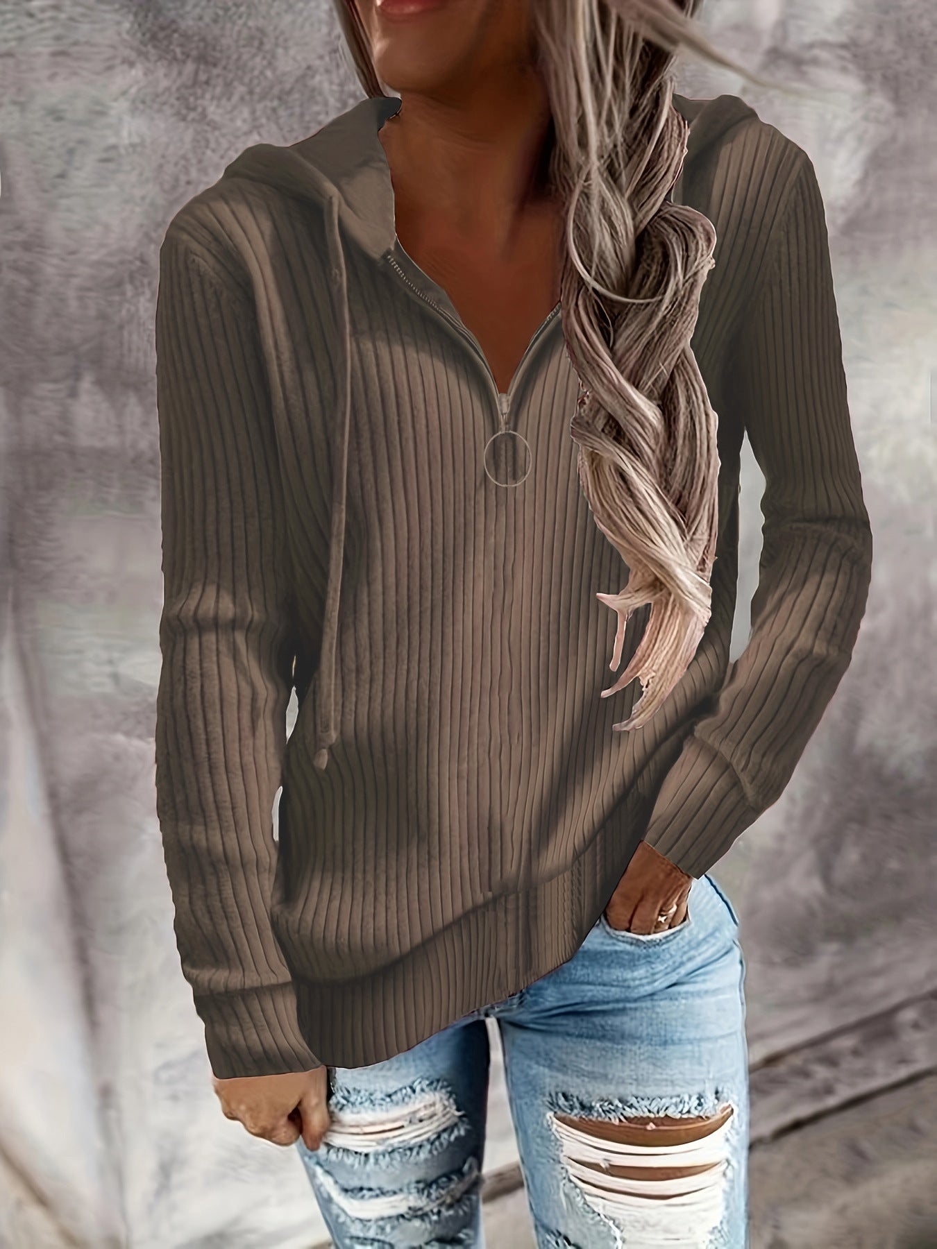 Women's hooded sweatshirt in an elegant ribbed design with a practical zipper, size [size missing]