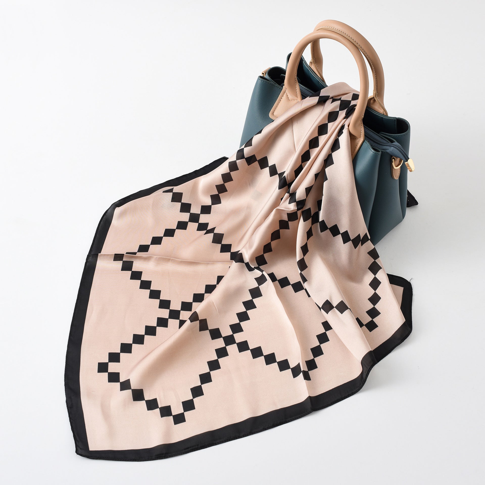 Damen-Seidenschal mit modernem Grafikdesign und luxuriösem Glanz, Größe S