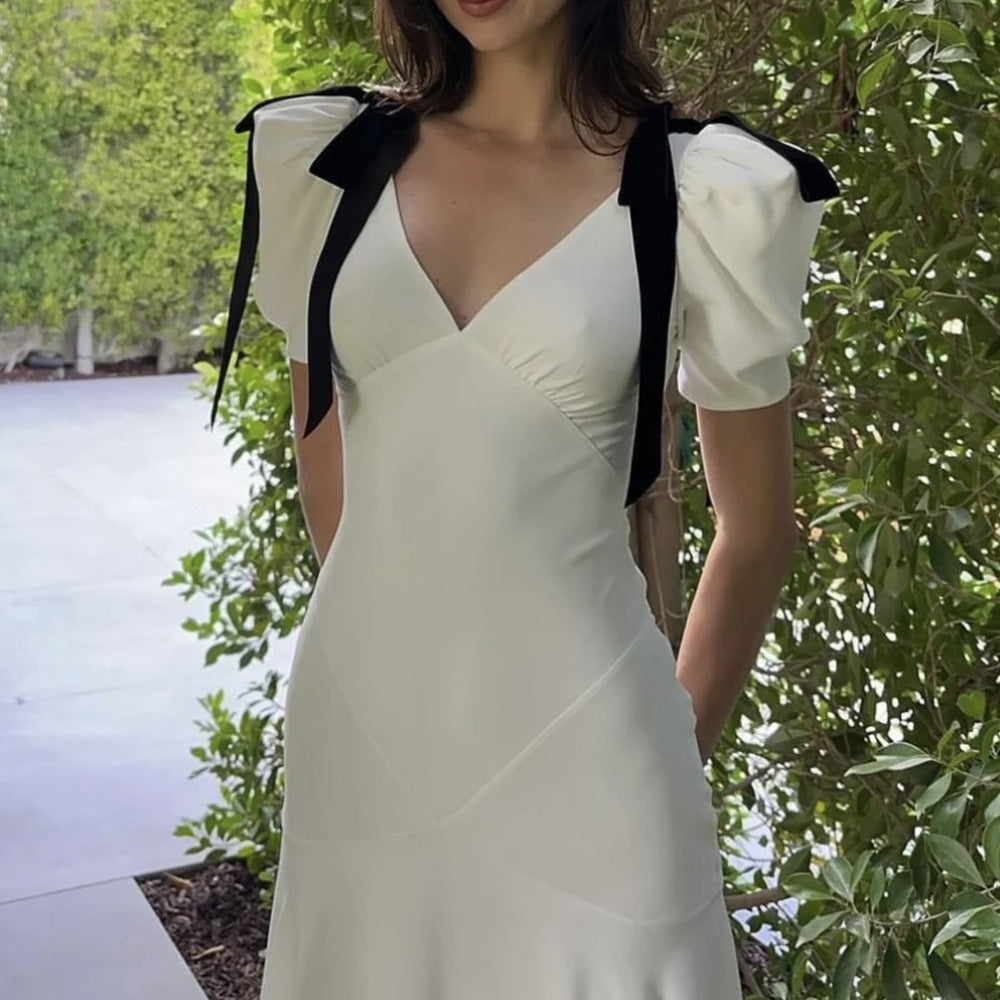 Valenzora | Softes weißes, tiefer V-Ausschnitt, Schleife, Puffärmel, Slim-Kleid