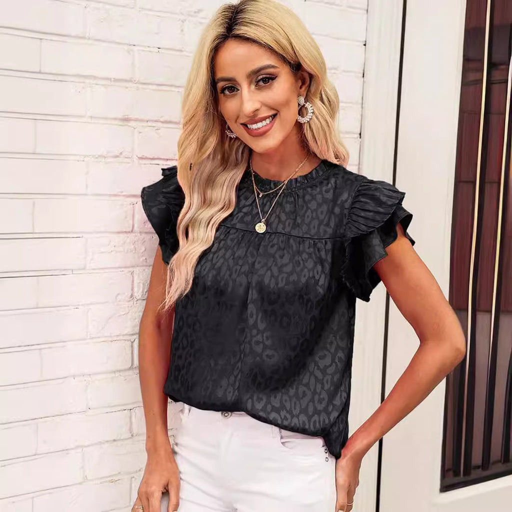 Women's blouse with fashionable ruffle details and elegant leopard print, size [size missing]