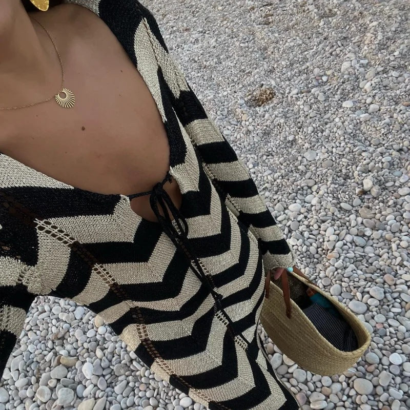 Damen-Strickkleid mit modernem Zickzack-Muster und tiefem V-Ausschnitt, Größe [size missing]